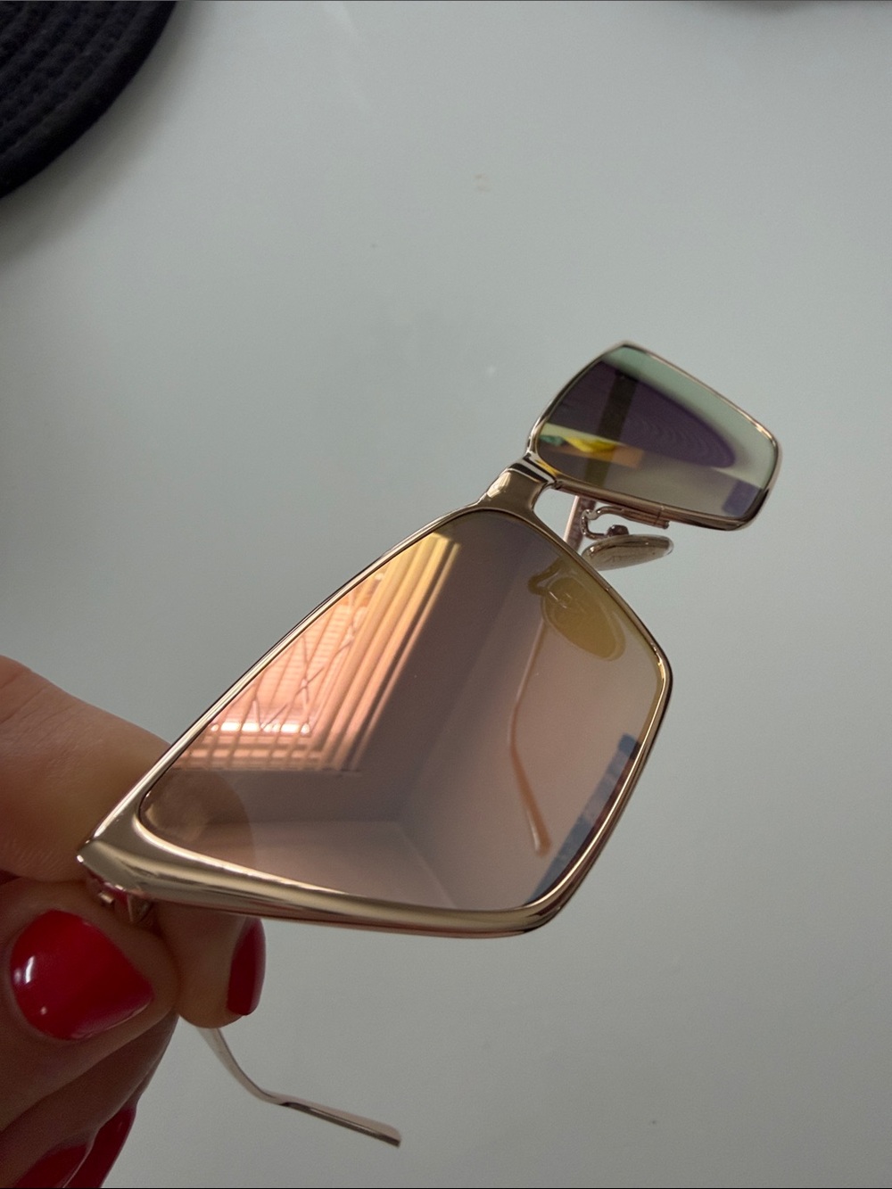 Quay Cat-Eye Metal Sunglasses - Gold Frame with Pink- Gold Gradient Lense